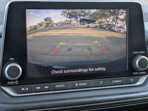 Used 2023 Nissan Rogue S FWD image 11