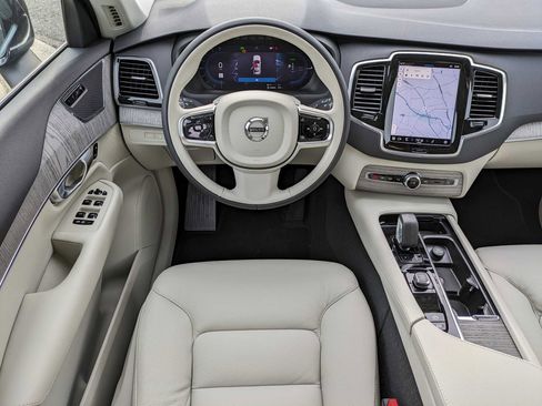 Certified 2024 Volvo XC90 T8 Plus AWD/4WD image 38
