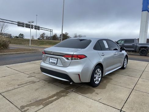 Used 2020 Toyota Corolla LE image 10