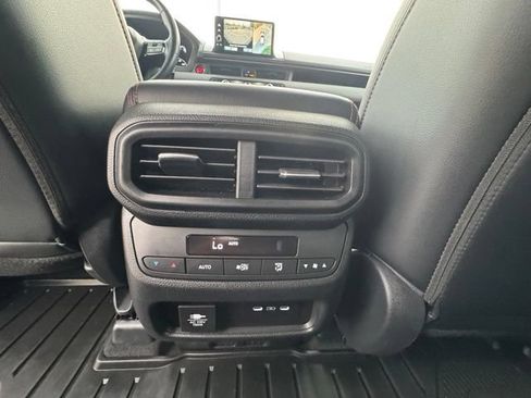 Used 2025 Honda Pilot TrailSport image 29