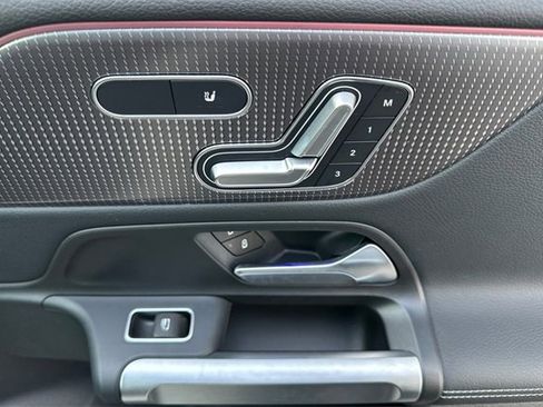 Used 2023 Mercedes-Benz EQB 300 4MATIC w/ Exclusive Package image 20