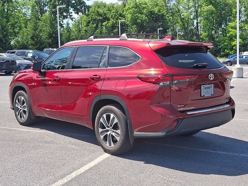 Used 2023 Toyota Highlander XLE FWD image 6