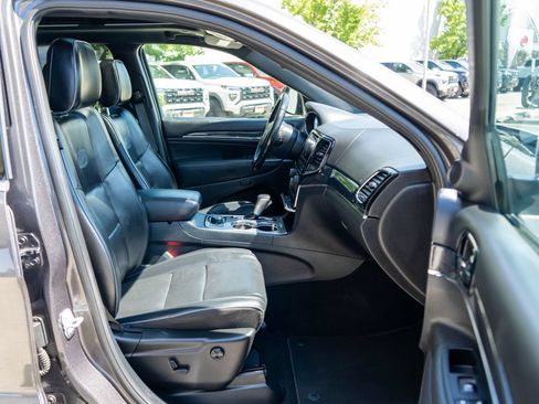 Used 2020 Jeep Grand Cherokee Overland AWD/4WD image 10