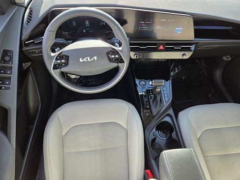 Used 2023 Kia Niro EX image 12