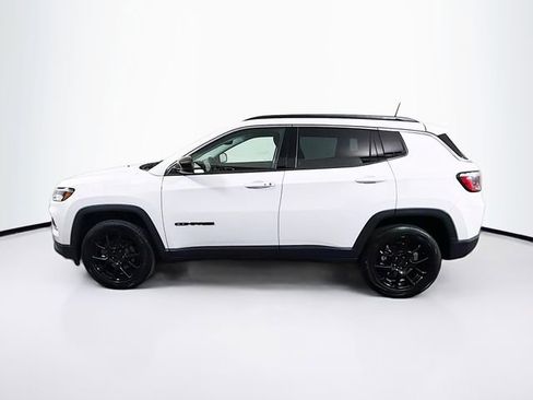 Used 2022 Jeep Compass Latitude w/ Sun and Sound Group AWD/4WD image 5