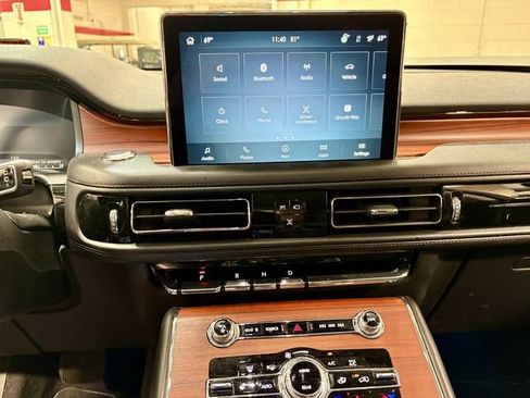 Used 2023 Lincoln Aviator Reserve w/ Equipment Group 201A AWD/4WD image 4