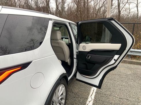 New 2025 Land Rover Discovery S image 16