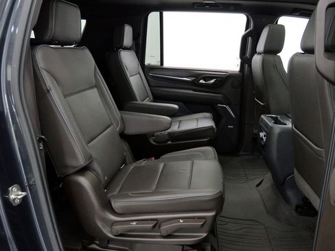 Used 2021 GMC Yukon XL Denali w/ Denali Premium Package AWD/4WD image 18