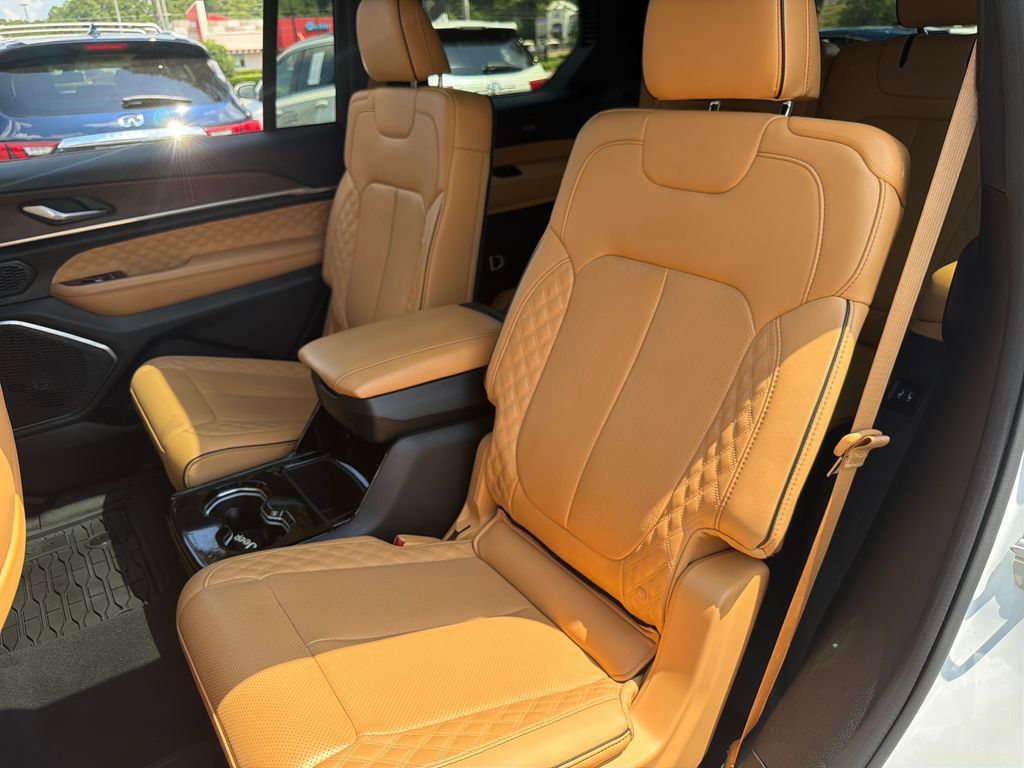 Used 2024 Jeep Grand Cherokee L Summit AWD/4WD image 28