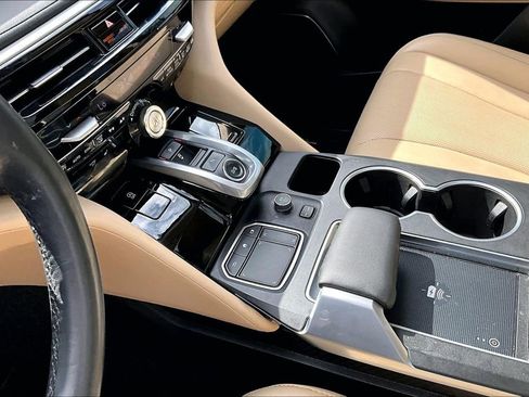 Used 2023 Acura MDX SH-AWD w/ Technology Package image 17