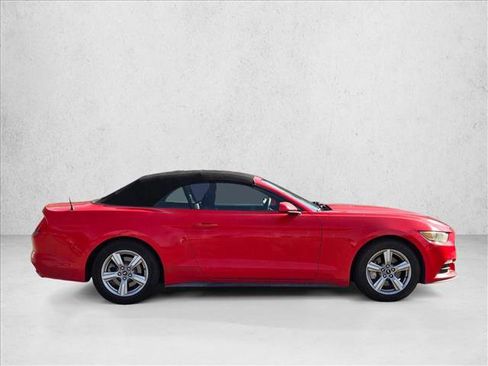 Used 2015 Ford Mustang Convertible image 4