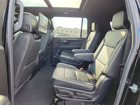 Used 2025 Chevrolet Suburban Premier image 10