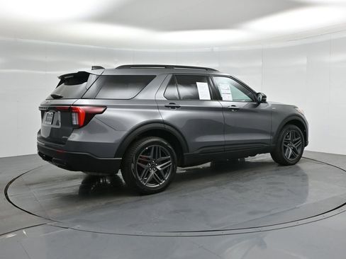 Used 2025 Ford Explorer ST-Line w/ ST-Line Street Pack AWD/4WD image 28