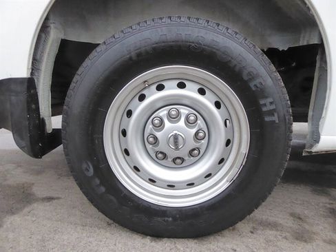 Used 2016 Nissan NV 3500 S image 26