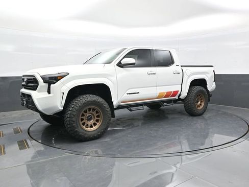 Used 2025 Toyota Tacoma SR5 AWD/4WD image 3