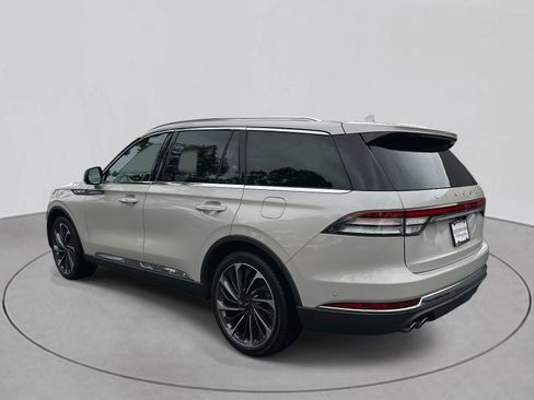 Used 2020 Lincoln Aviator Reserve w/ Equipment Group 202A image 4