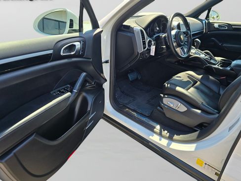 Used 2018 Porsche Cayenne S AWD/4WD image 23