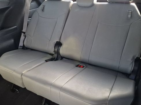 Used 2025 Toyota Sienna XLE FWD image 15