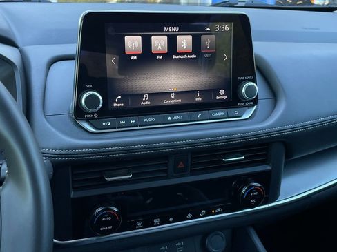 Used 2025 Nissan Rogue SV FWD image 22