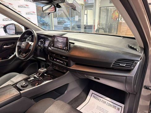 Used 2025 Nissan Rogue SV image 34