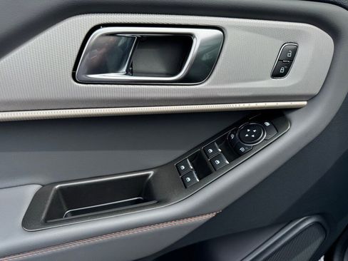 New 2025 Ford Explorer Active w/ Active Comfort Package image 23