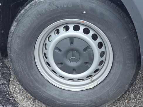 Used 2025 Mercedes-Benz Sprinter 2500 image 8