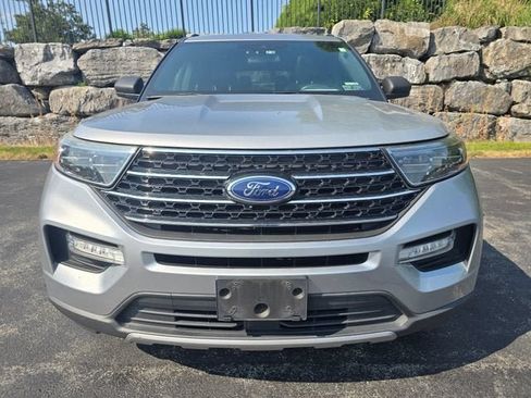 Used 2020 Ford Explorer XLT w/ Equipment Group 202A AWD/4WD image 8