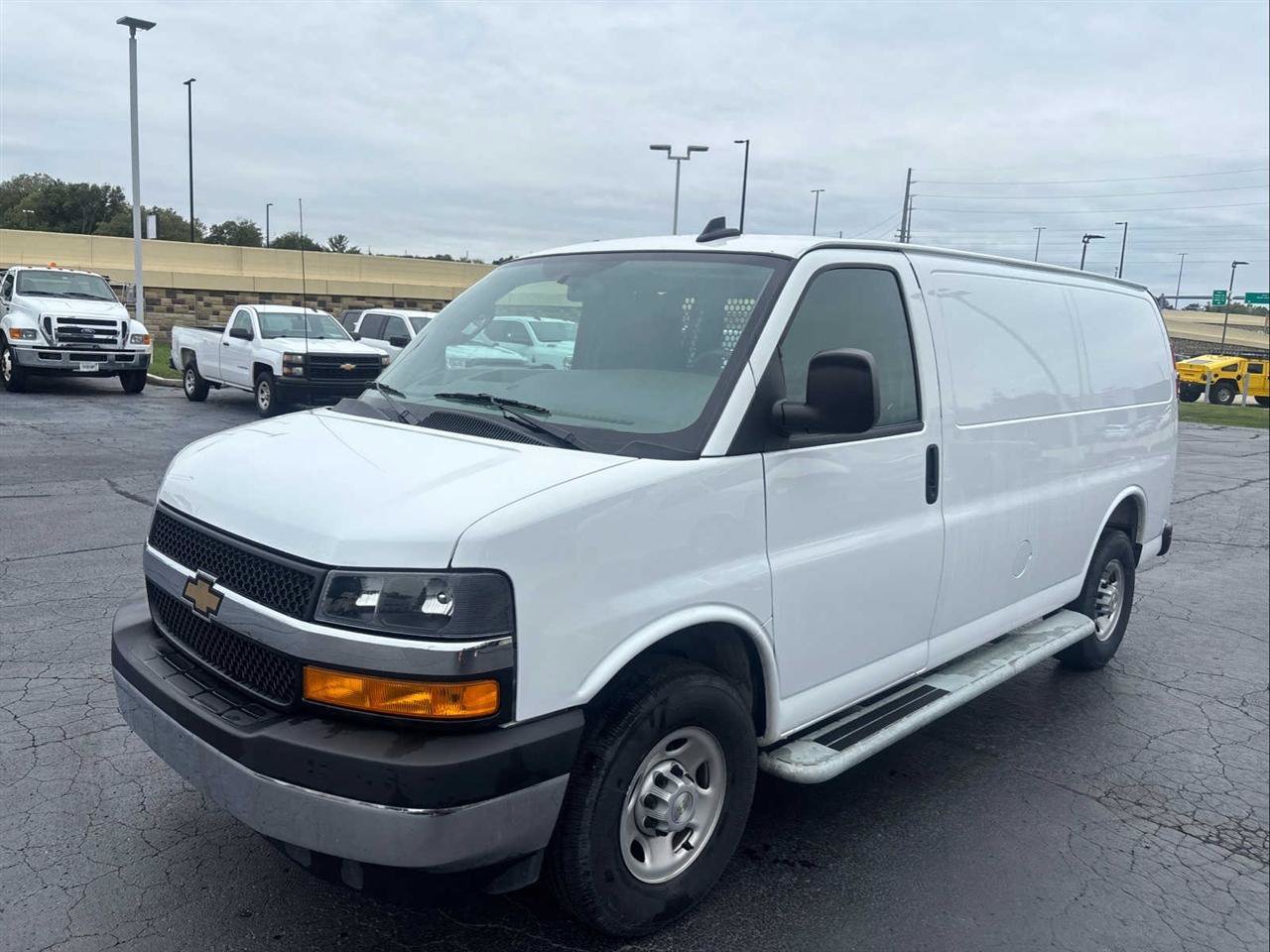 Used 2025 Chevrolet Express 2500 w/ Driver Convenience Package RWD image 4