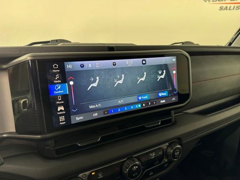 Used 2025 Jeep Wrangler Unlimited Rubicon image 17