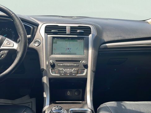 Used 2018 Ford Fusion SE w/ Fusion SE Technology Package FWD image 10