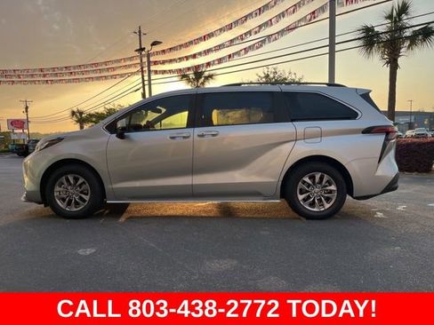 Used 2022 Toyota Sienna LE w/ LE Plus Package FWD image 37