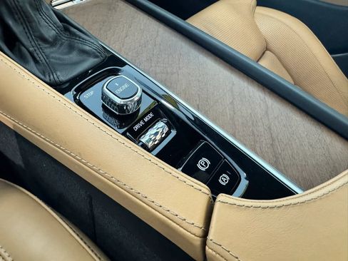 Used 2017 Volvo S90 T6 Inscription w/ Vision Package image 39