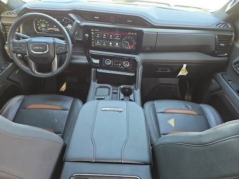 Used 2024 GMC Sierra 2500 AT4 image 9