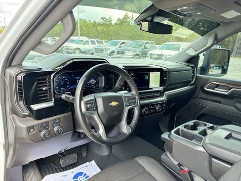 Used 2025 Chevrolet Silverado 2500 LT image 10
