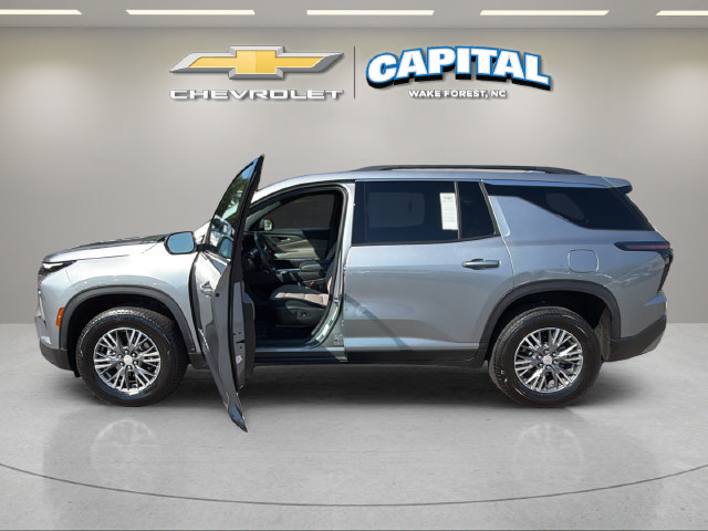 Used 2026 Chevrolet Traverse LT w/ Driver Confidence Package FWD image 5