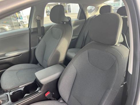 Used 2025 Kia K4 LXS image 27