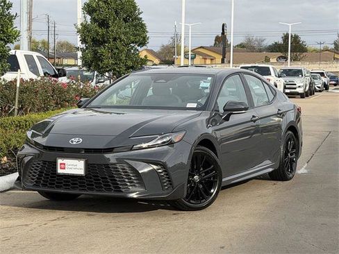 Certified 2025 Toyota Camry SE image 2