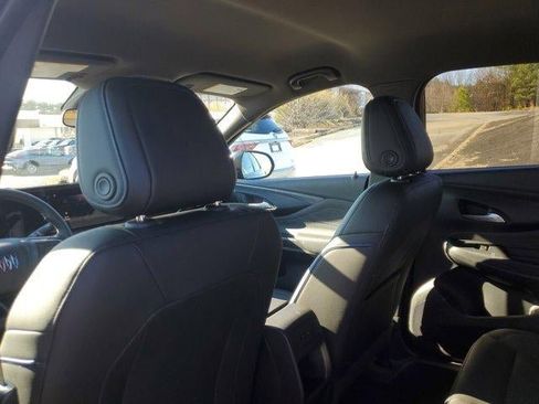 Used 2024 Buick Envista Sport Touring image 8