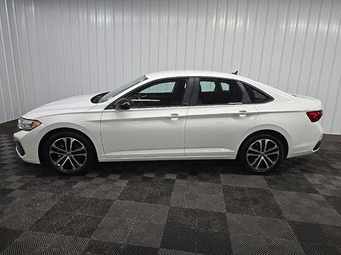 Used 2024 Volkswagen Jetta Sport FWD image 5