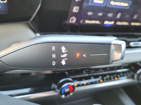 Used 2026 Chevrolet Equinox LT w/ Convenience Package II image 14