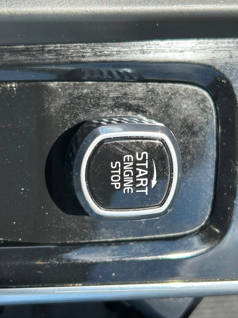 Used 2024 Volvo XC60 B5 Plus AWD/4WD image 25