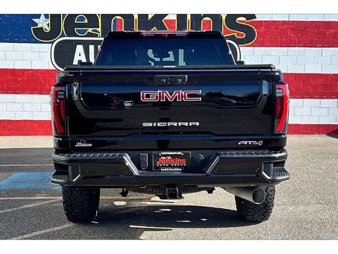 Used 2024 GMC Sierra 2500 AT4 image 4