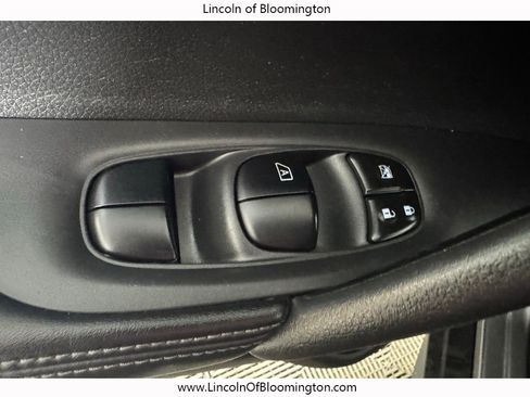 Used 2018 Nissan Rogue SL w/ Premium Package AWD/4WD image 39