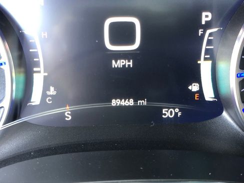Used 2018 Chrysler Pacifica Limited w/ Tire & Wheel Group FWD image 31