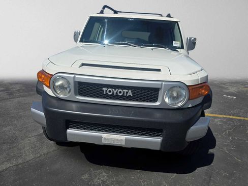 Used 2014 Toyota FJ Cruiser 4WD w/ Convenience Package image 8