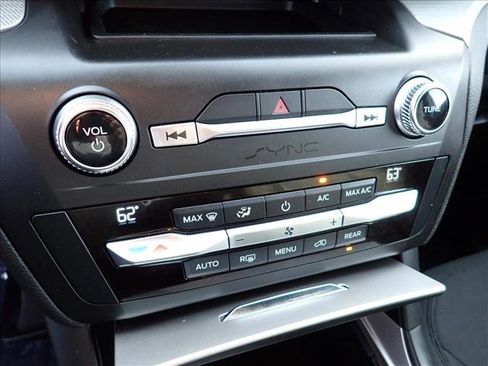 Used 2020 Ford Explorer XLT image 20