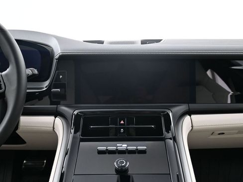 Certified 2025 Porsche Panamera 4 image 11