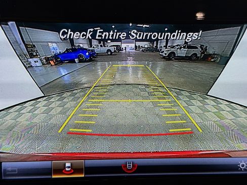 Used 2019 Mercedes-Benz GLC 300 w/ Parking Assistance Package image 18