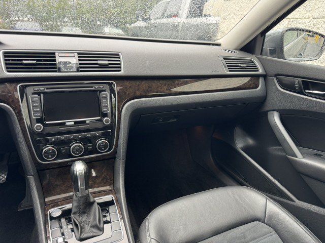 Used 2015 Volkswagen Passat TDI SEL Premium FWD image 32