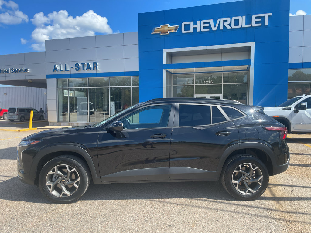 Used 2025 Chevrolet Trax LT FWD image 4